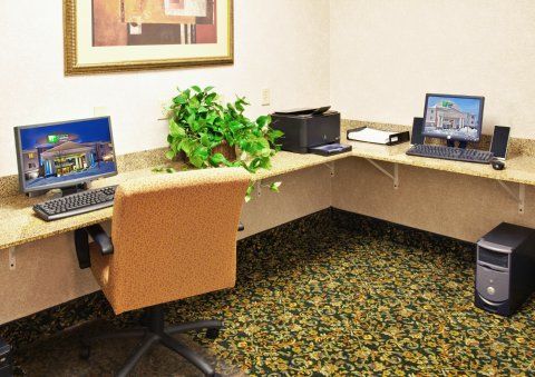 Express & West By Ihg Hotel 2*