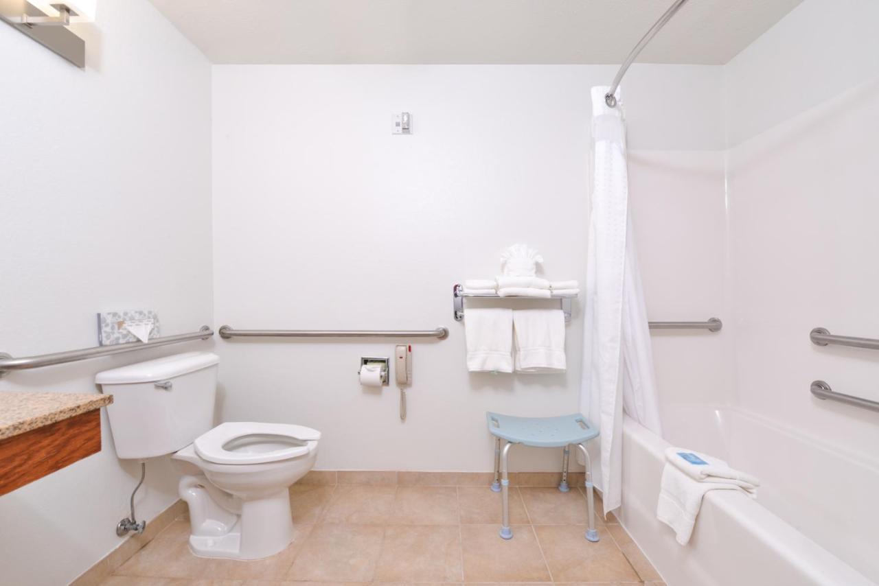 Hotel Express & West By Ihg Omaha