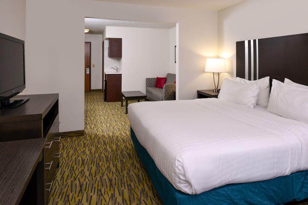 Express & West By Ihg Hotel Omaha