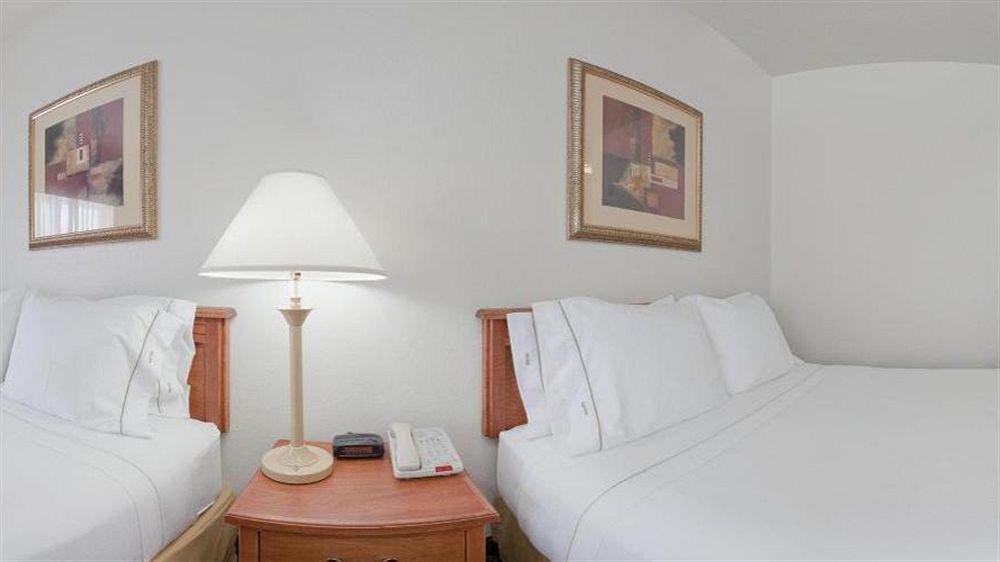 Hotel Express & West By Ihg Omaha