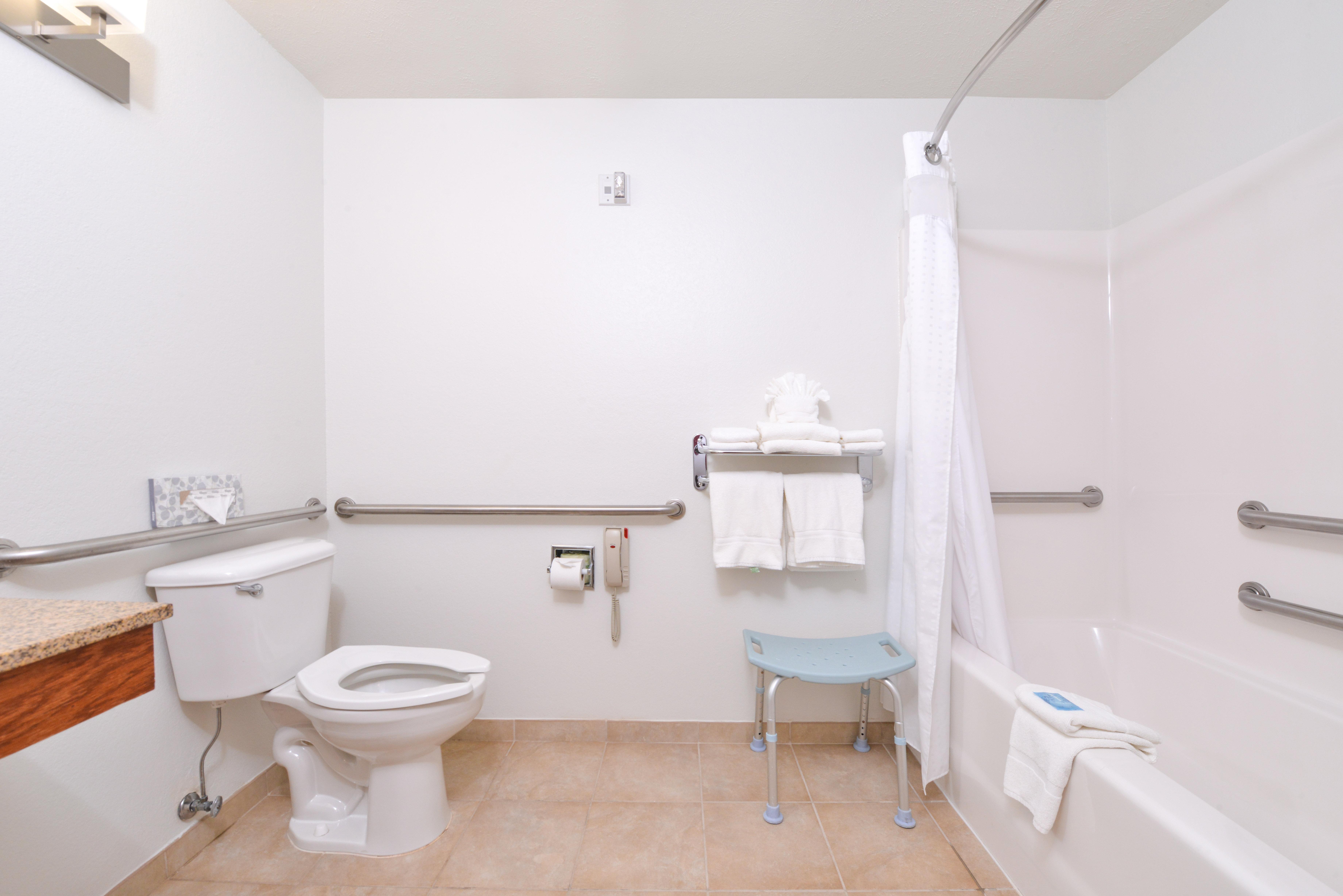 Express & West By Ihg Hotel Omaha