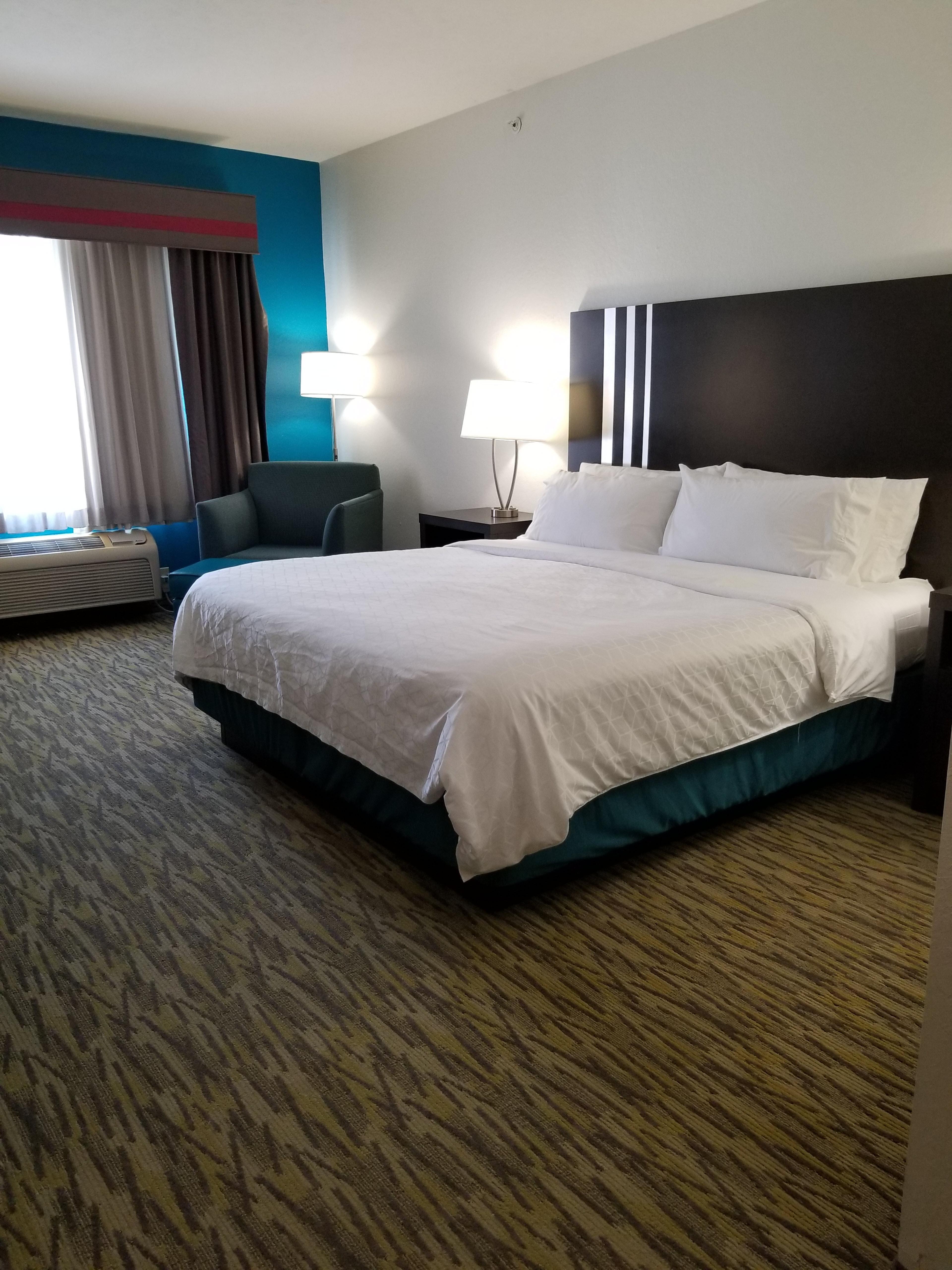 Express & West By Ihg Hotel