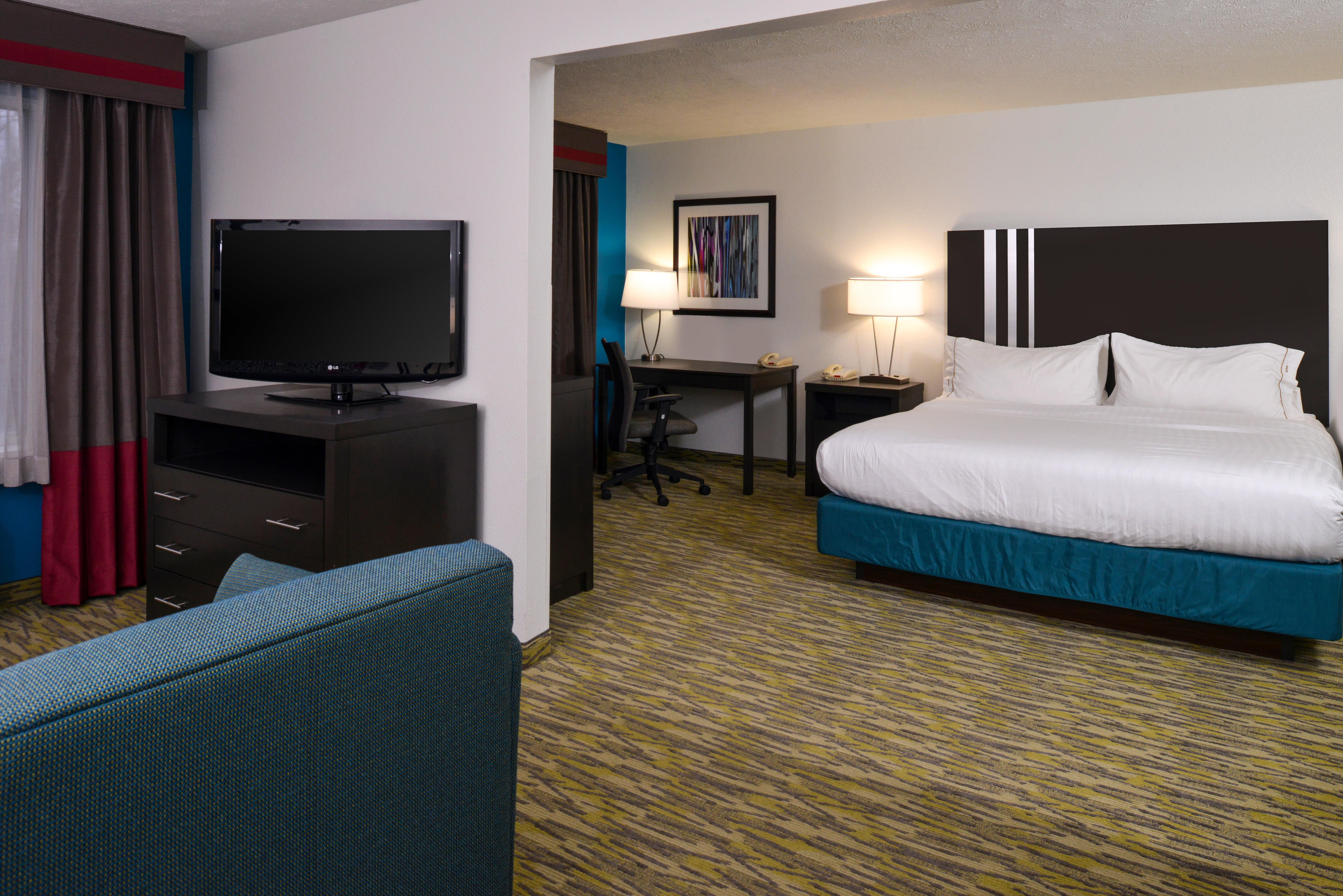 Express & West By Ihg Hotel