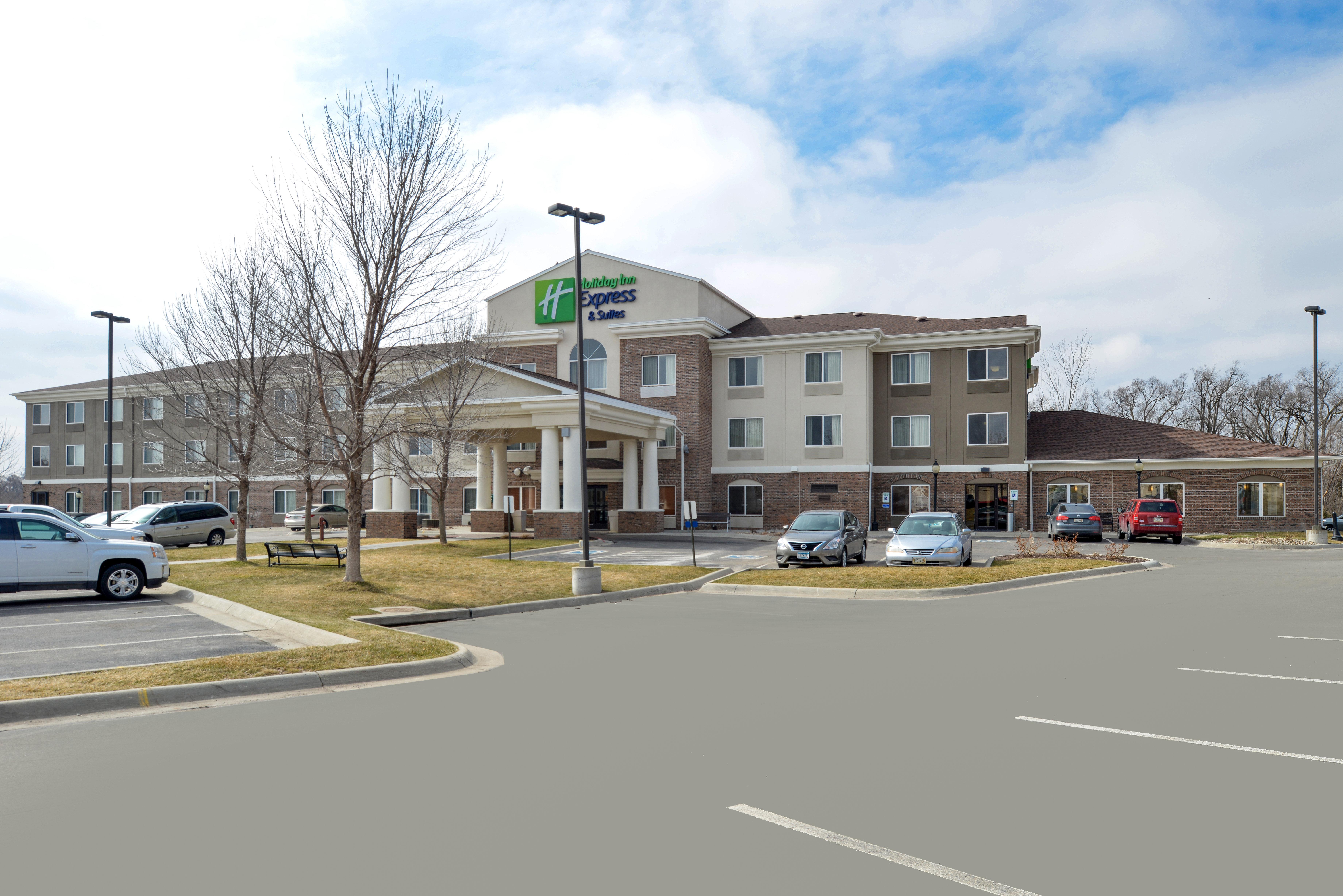 Express & West By Ihg Hotel 2*