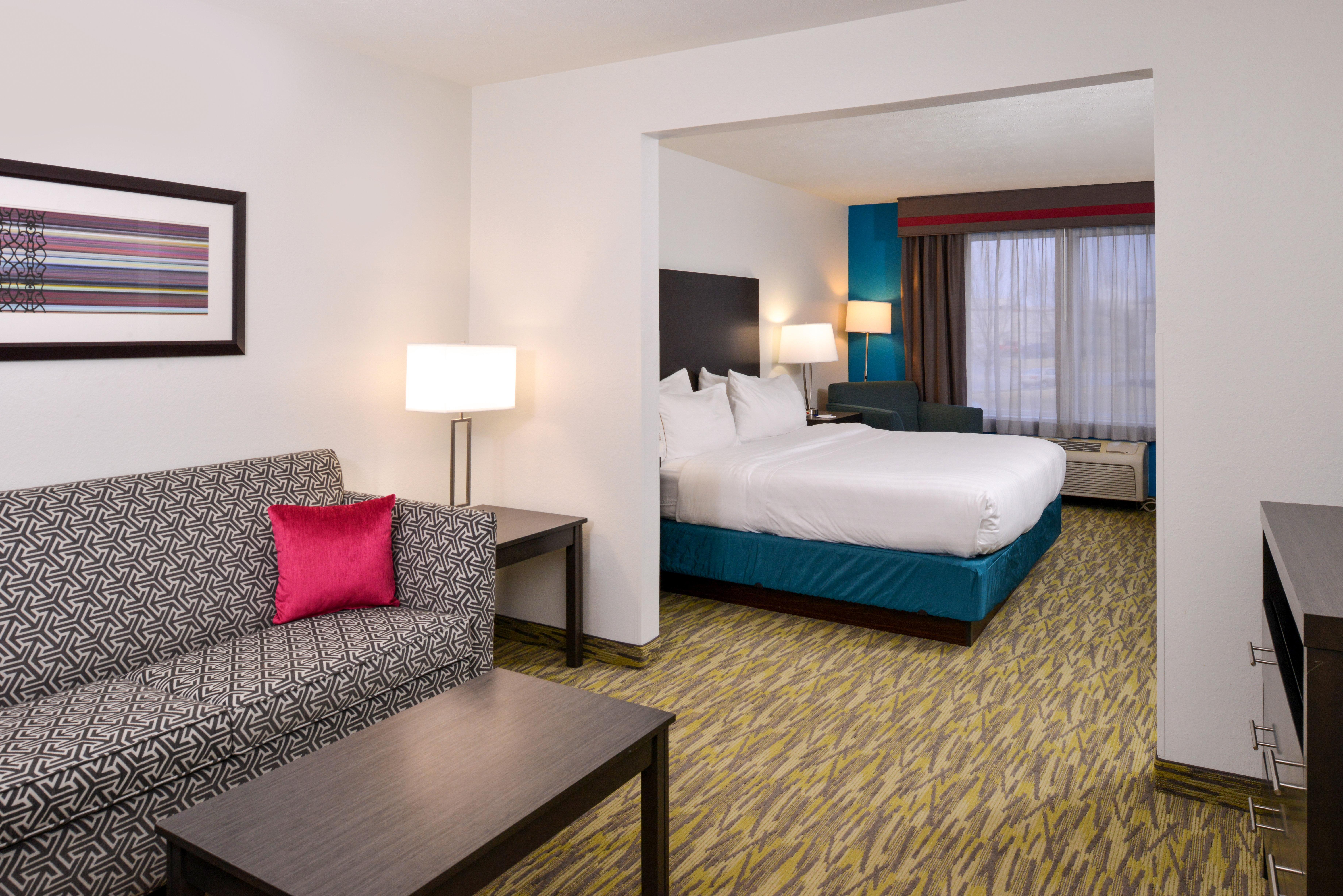Express & West By Ihg Hotel Omaha
