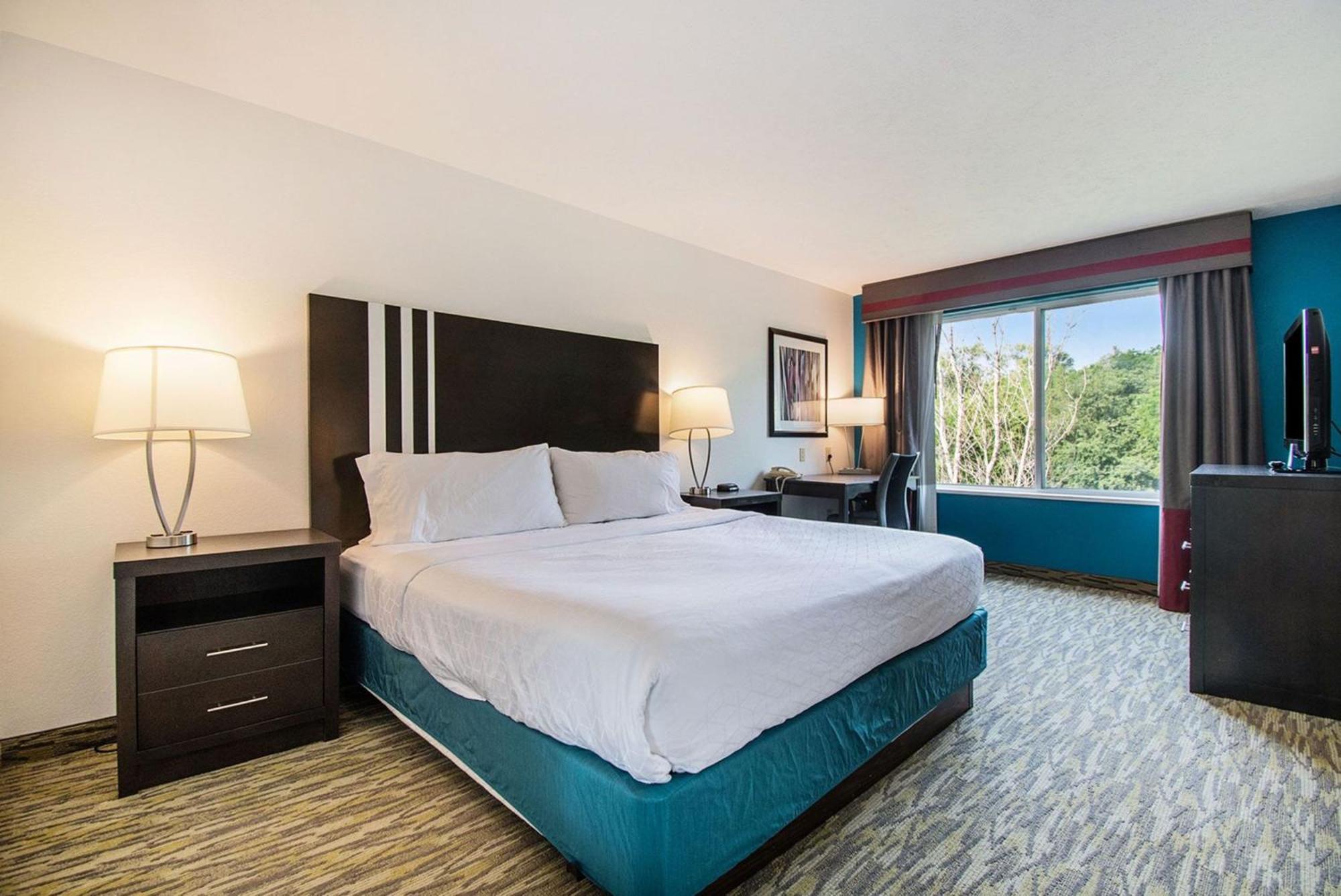 Hotel Express & West By Ihg Omaha