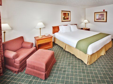 Express & West By Ihg Hotel Omaha