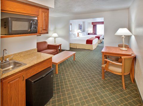 Express & West By Ihg Omaha