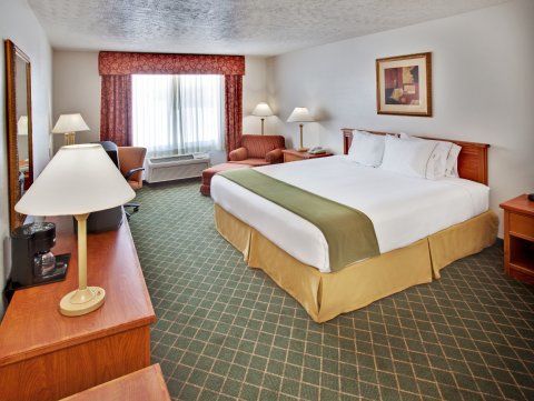 Express & West By Ihg Omaha