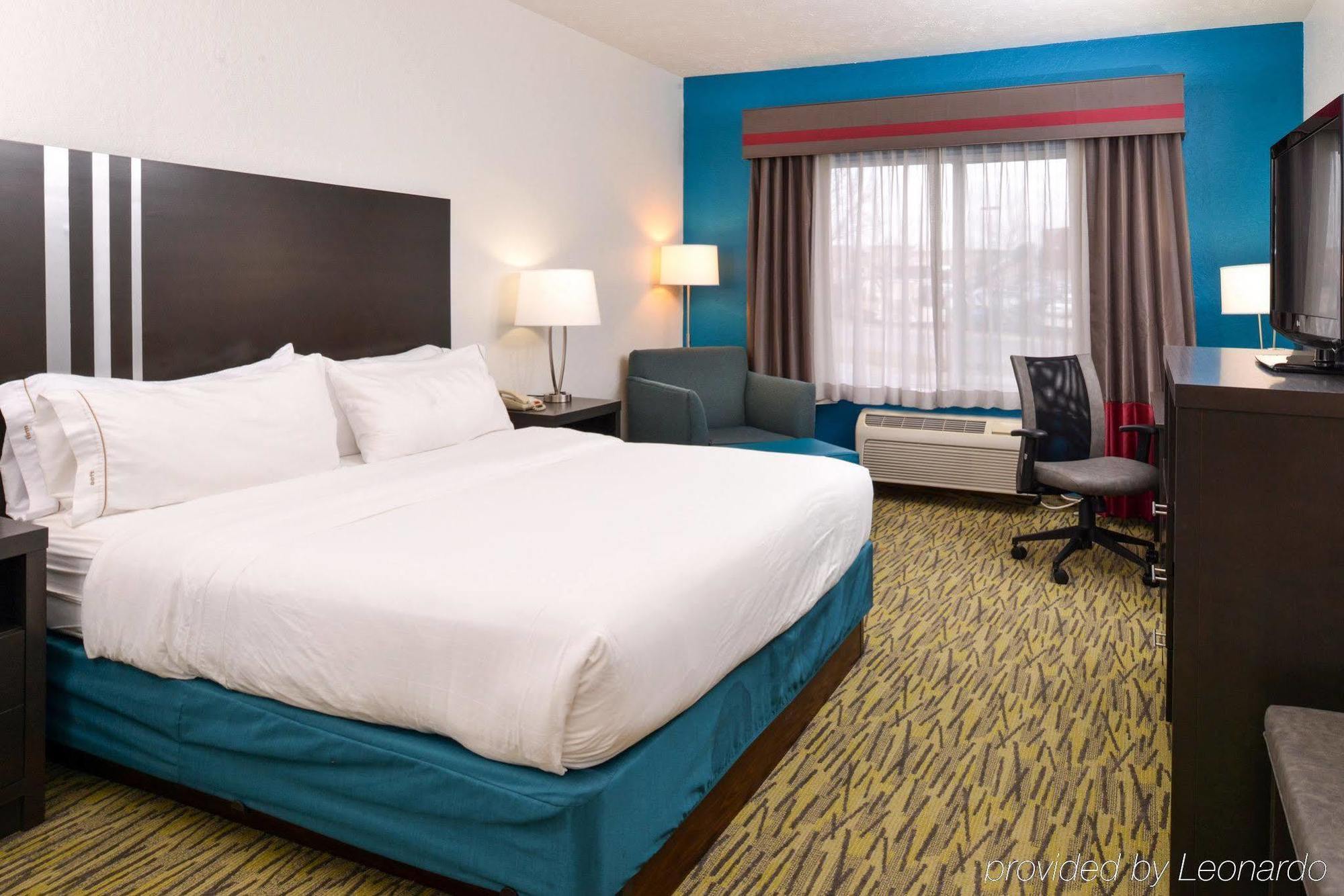 Express & West By Ihg Hotel Omaha