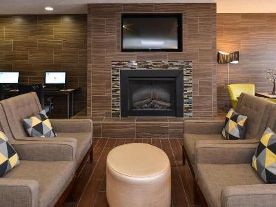 Express & West By Ihg Hotel Omaha